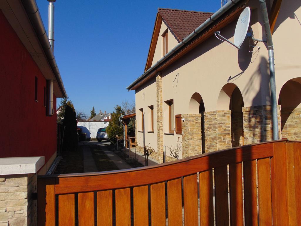 Anna Báthory Apartmanház Hajduszoboszlo Exterior foto