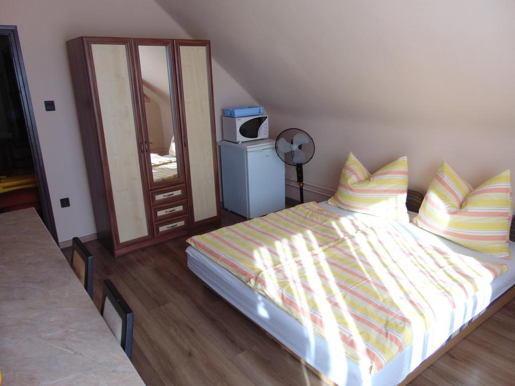 Anna Báthory Apartmanház Hajduszoboszlo Exterior foto